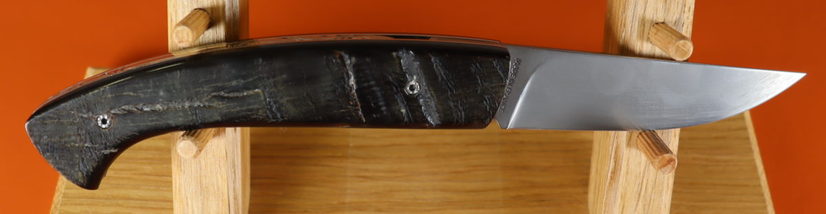 Couteau croute de buffle insert douille