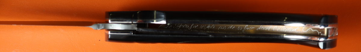 Couteau croute de buffle insert douille