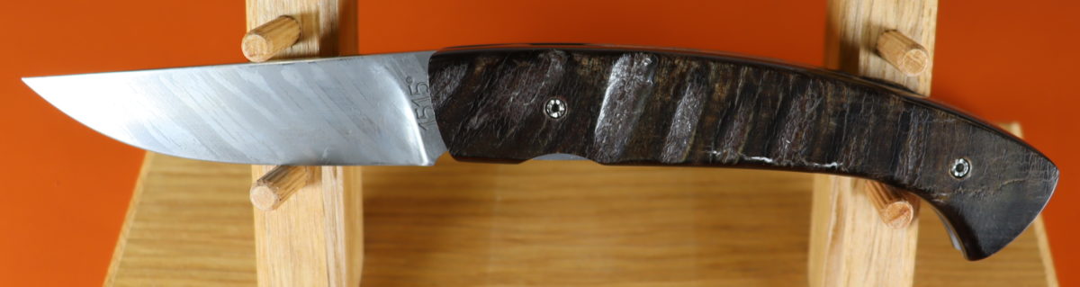 Couteau croute de buffle lame oxydée
