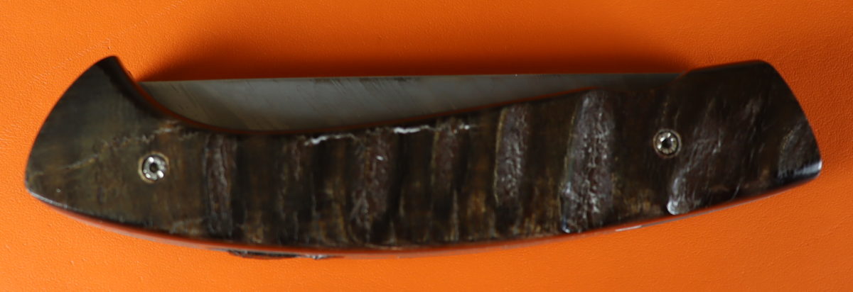 Couteau croute de buffle lame oxydée